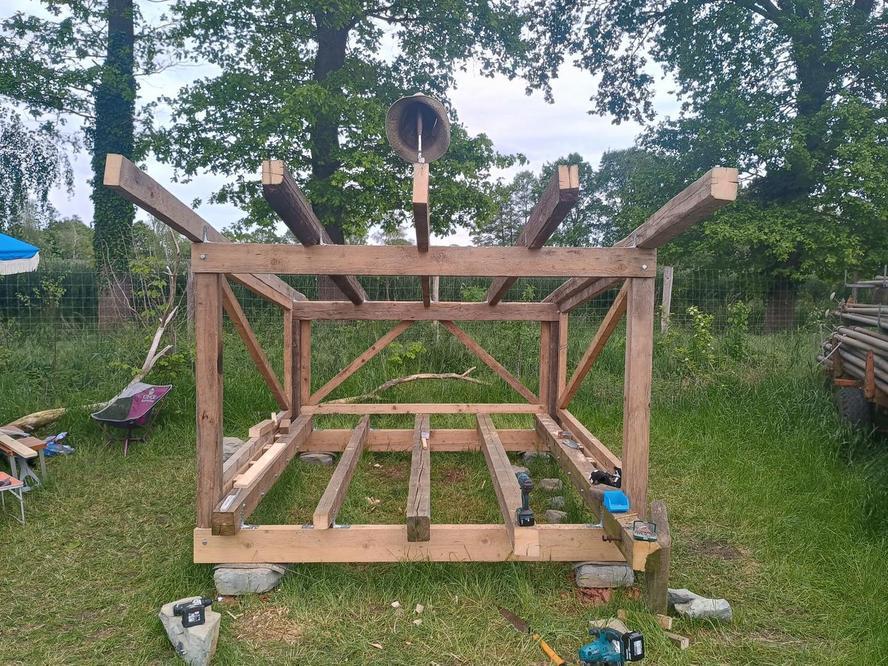 Zweites Shelter-Bauwochenende: Richtfest