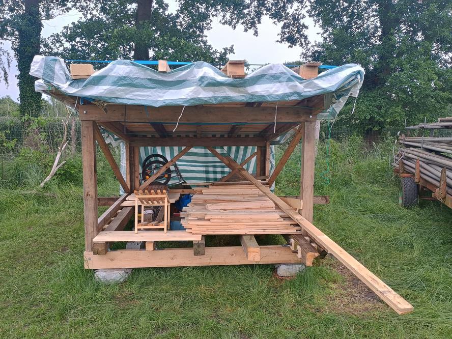 Third shelter construction weekend: Shelter with wood