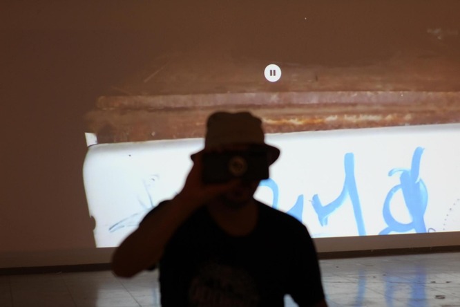 A foto of me as a photografer in front of a projected video