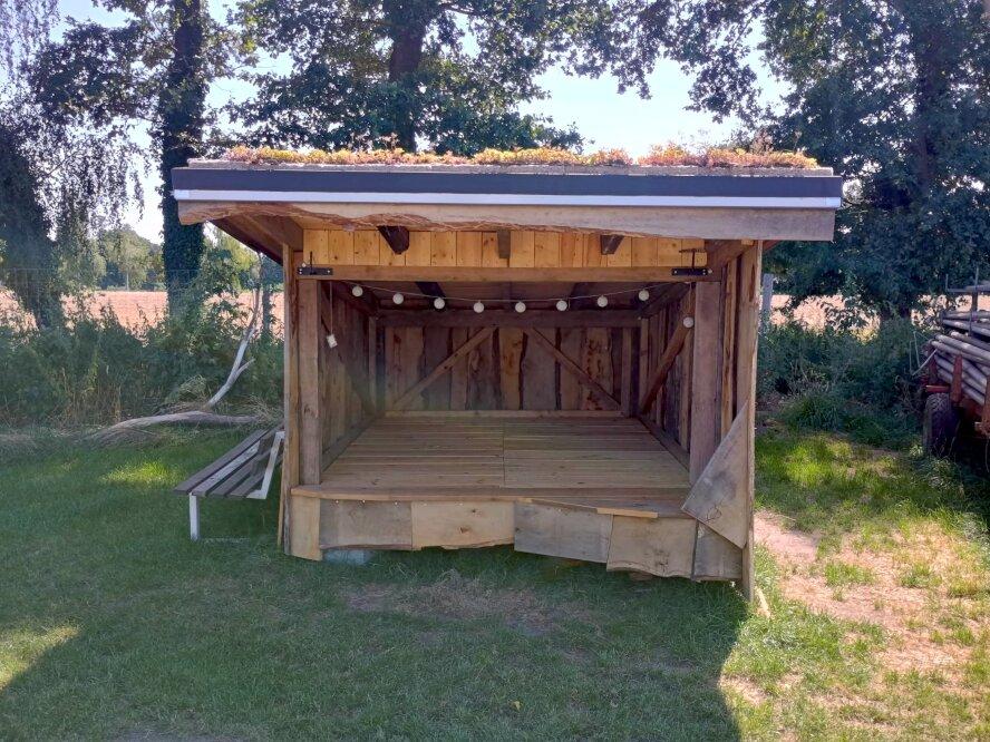 Shelter 0001 1